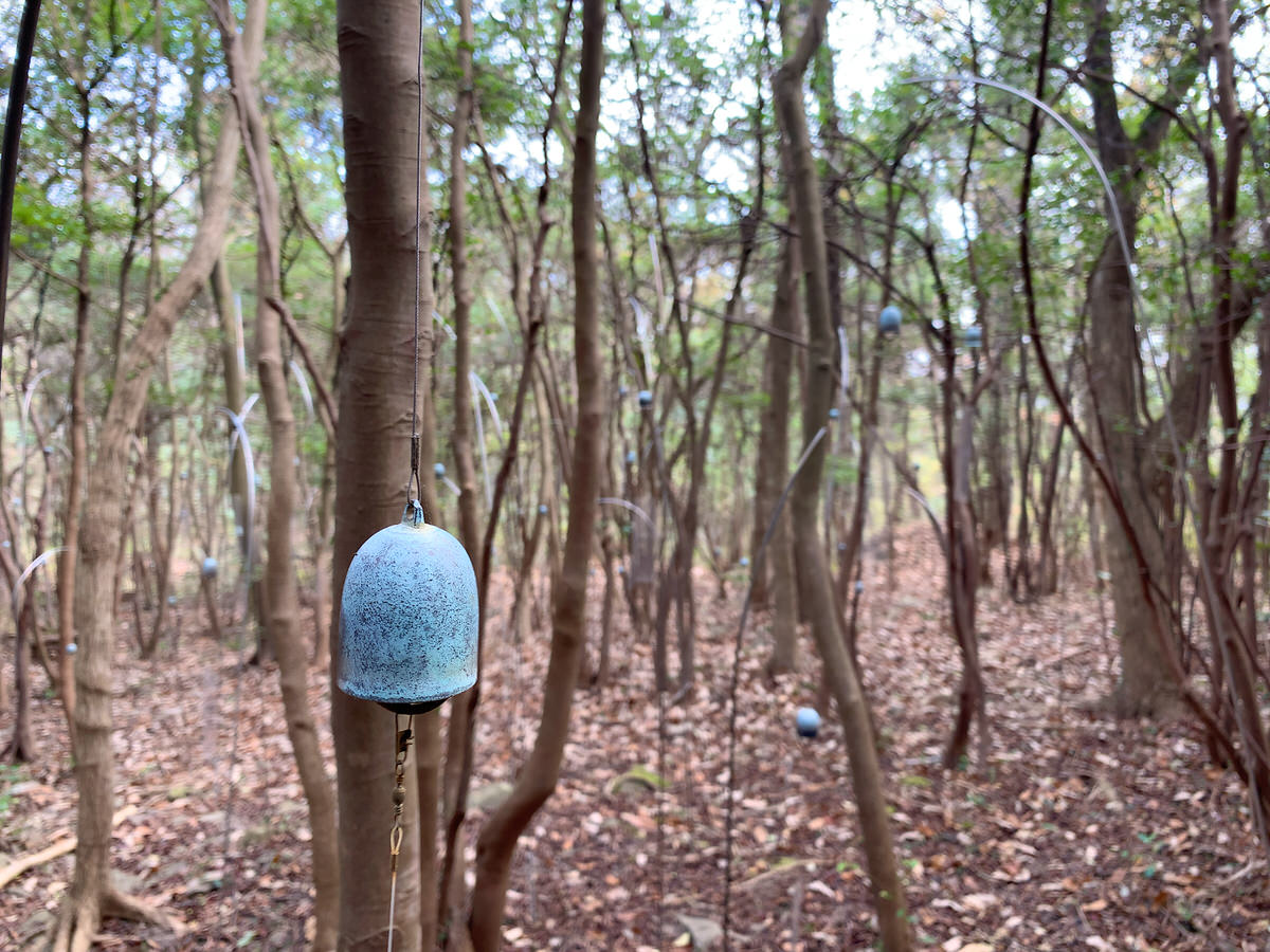 【感想】ささやきの森 by クリスチャン・ボルタンスキー（香川県・豊島）の鑑賞レポート〜無数の風鈴、そして短冊のインスタレーション〜【瀬戸内国際芸術祭】