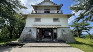 【レビュー】松代城〜登山必須だけど出会える芸術作品が最高な場所〜【大地の芸術祭】